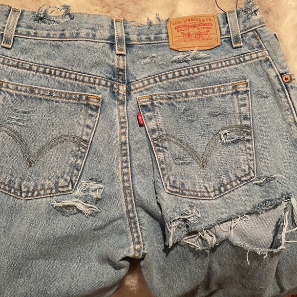 ✨womens denim Levi’s jeans with white painted crosses✨ - Picture 9 of 10